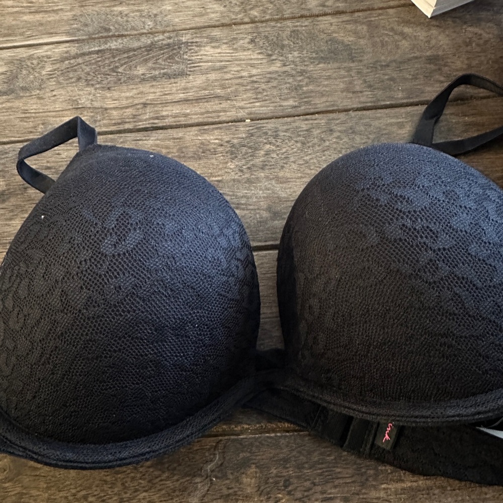 Pink by Victoria’s Secret wear everywhere super push up bra